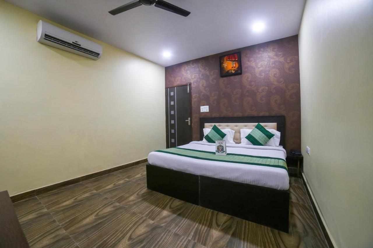 Oyo 19481 Jp Villa New Delhi Eksteriør bilde